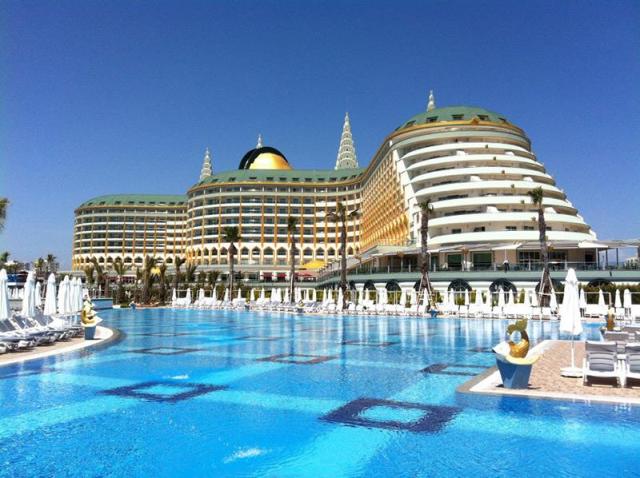 DELPHIN IMPERIAL LARA