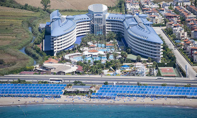 CRYSTAL ADMIRAL RESORT SUITES & SPA