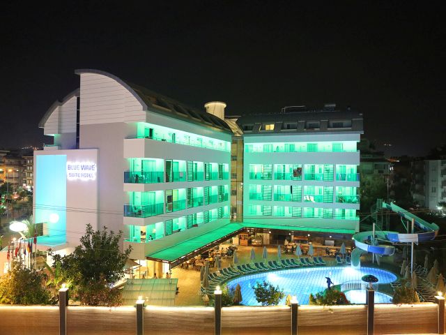 BLUE WAVE SUITE HOTEL