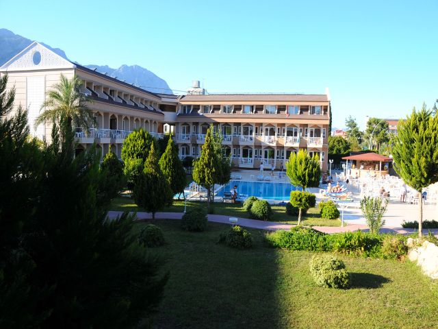 CLUB ARES