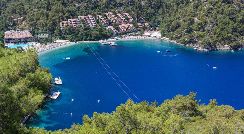 HILLSIDE BEACH CLUB